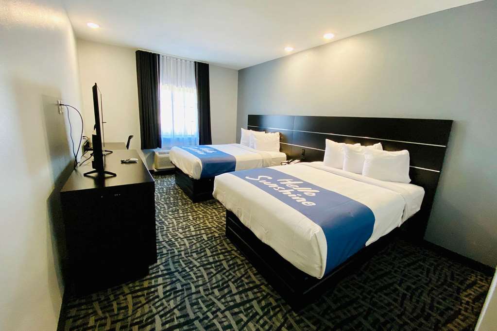 Days Inn & Suites by Wyndham Horn Lake Memphis Graceland - photo 12