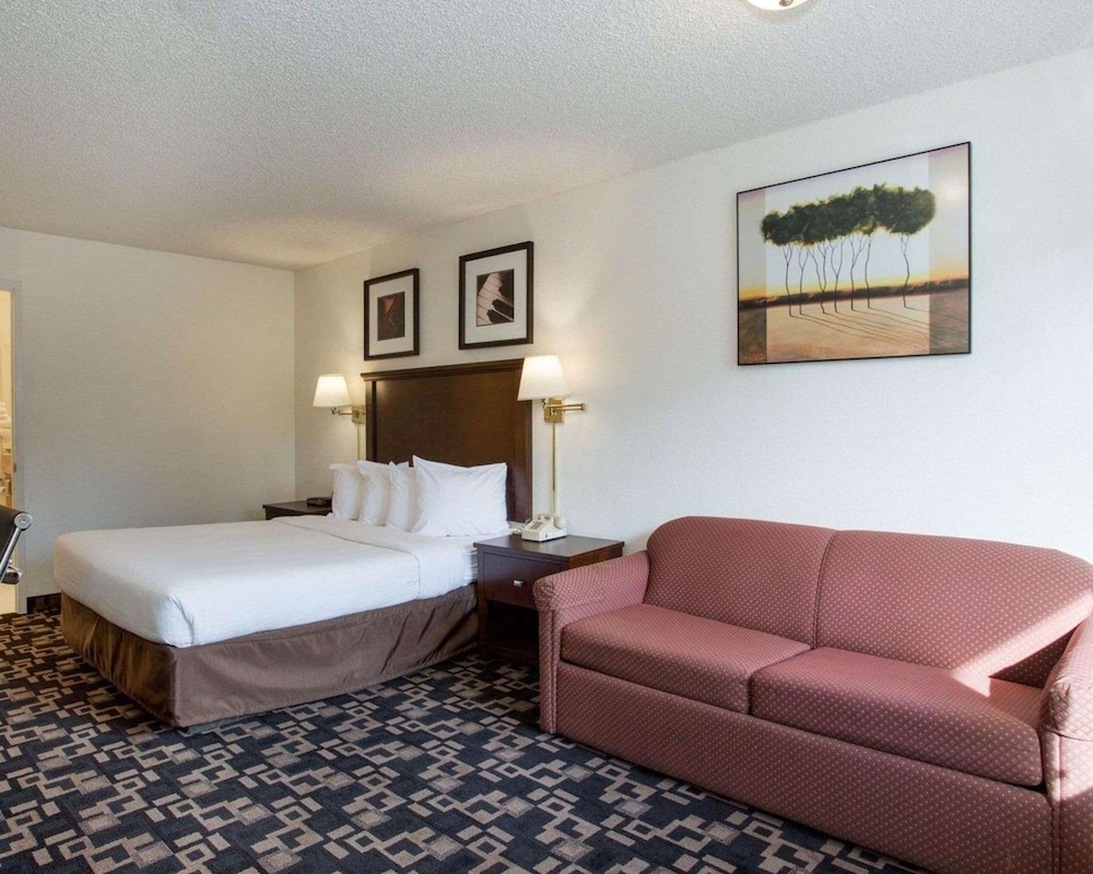 MorningGlory Inn & Suites - photo 18