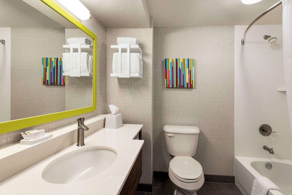 Hampton Inn & Suites Springfield MO - photo 23