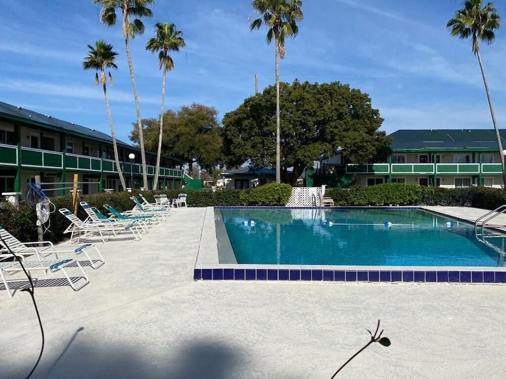 Inn On The Green - photo 16
