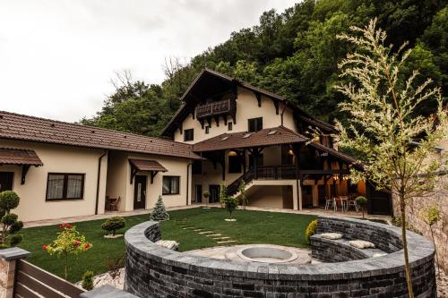 Odaia Vanatorului Transalpina — hotel in Sugag