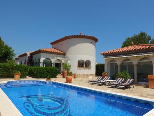Villa Leonore stunning 2bedroom villa with air conditioning & private swimming pool — 4-Star Luxury Hotel in L'ametlla De Mar, Spain
