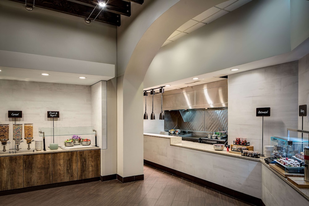 Embassy Suites by Hilton Dallas Love Field - photo 31