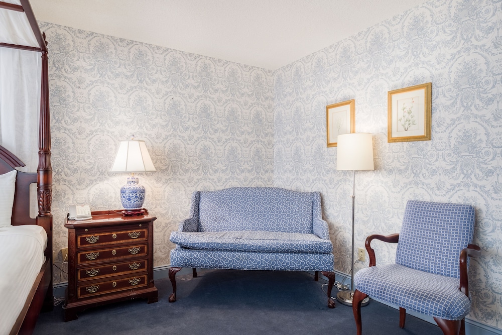 The Farmington Inn & Suites - photo 14