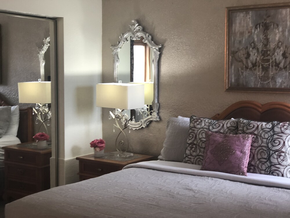 A Victory Inn & Suites Muskegon