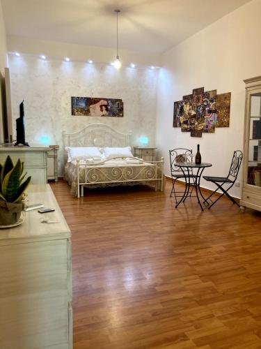 Suite Of Klimt — 4-Star Luxury Hotel in Porto Cesareo, Italy