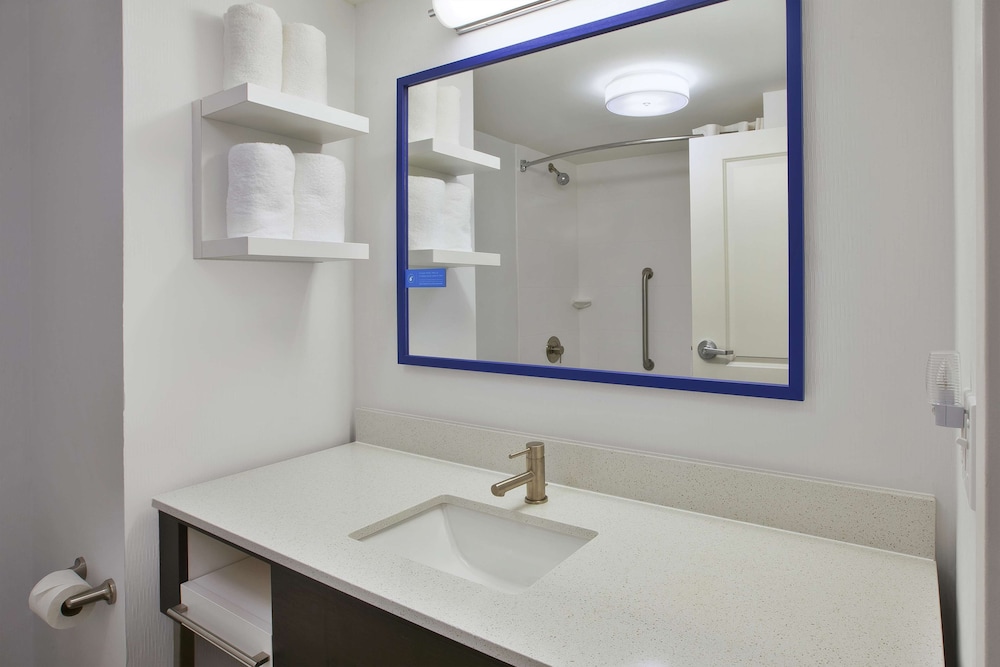 Hampton Inn White River Junction - photo 8