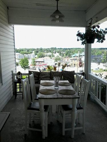 Awakenings Inn — Montague — photo 5