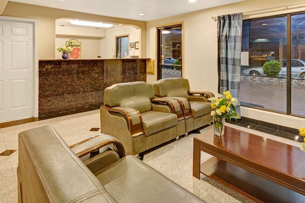 Super 8 by Wyndham Mont Belvieu Baytown East - photo 2