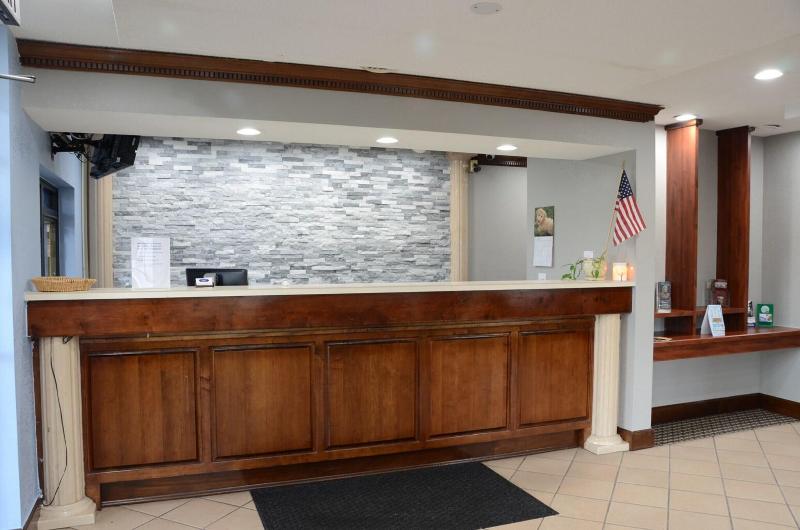 Gateway Inn and Suites - photo 10
