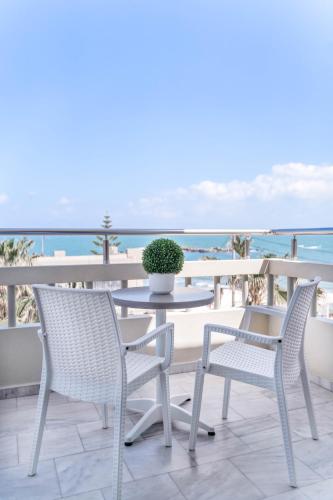 Kalamaki Mare Suites — hotel in Galatas