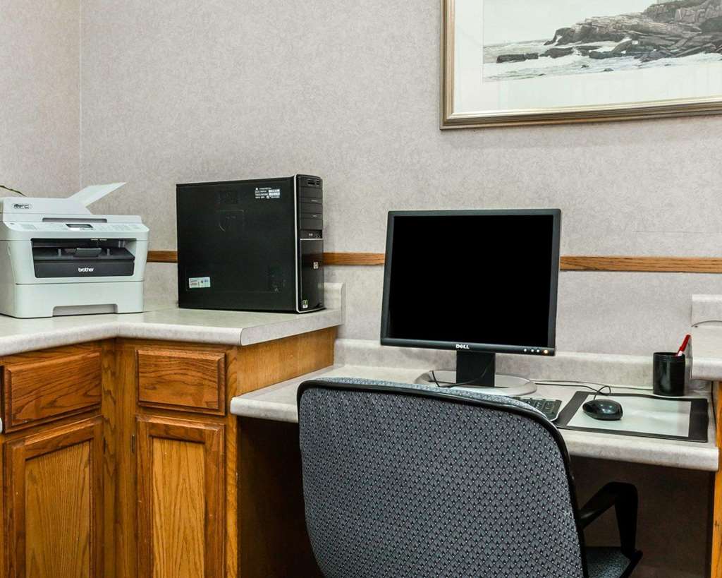 Econo Lodge & Suites Grand Rapids Airport - photo 18