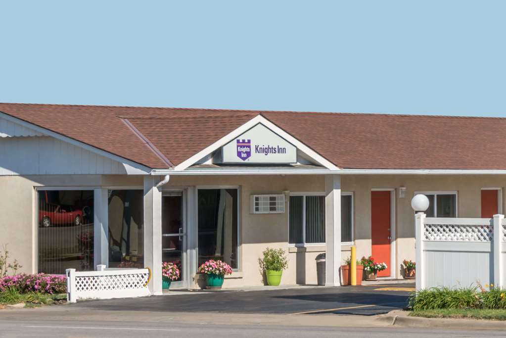 Knights Inn Ottawa - photo 2