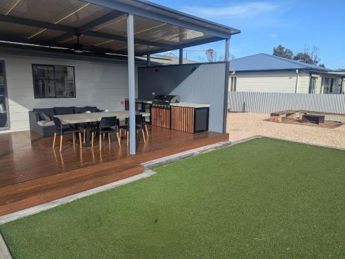 Relax on Royston in Brentwood, Australia