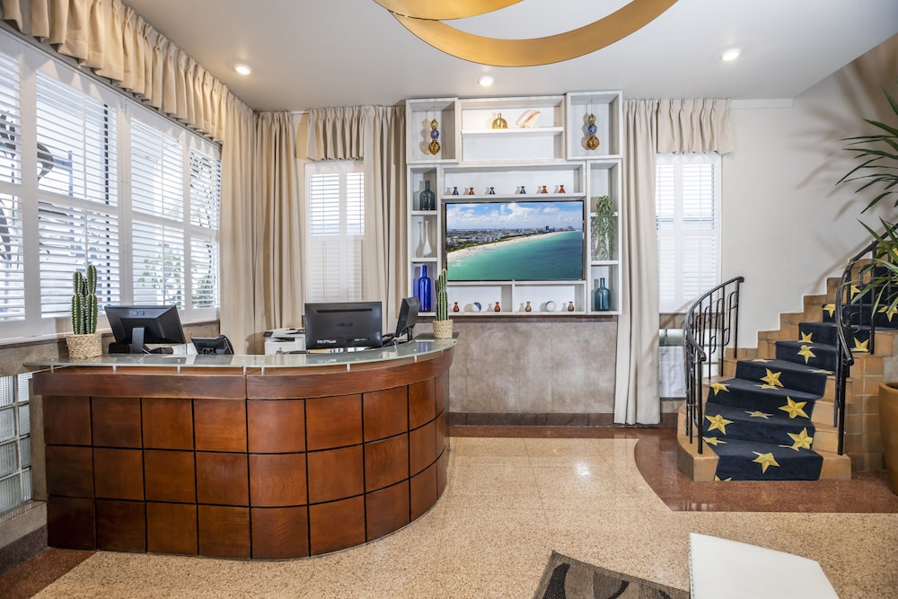 Chesterfield Hotel & Suites - photo 4