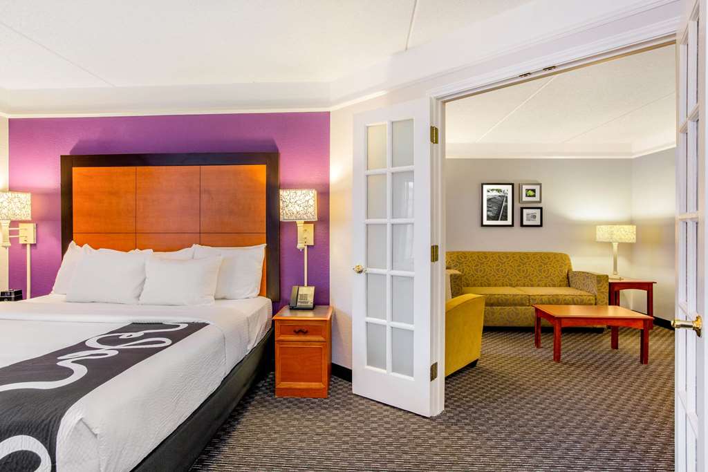 La Quinta Inn & Suites by Wyndham Raleigh Durham Intl AP - photo 21