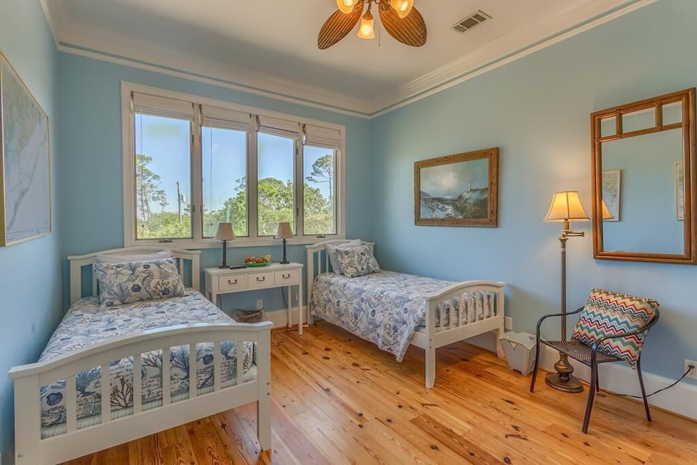 Island Idyl by Pristine Properties Vacation Rentals — 4-Star Luxury Hotel in Port Saint Joe, United States