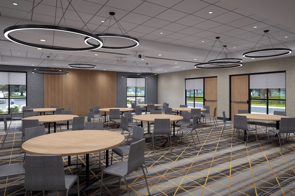Holiday Inn & Suites Columbia NE Ft Jackson Area by IHG - photo 47