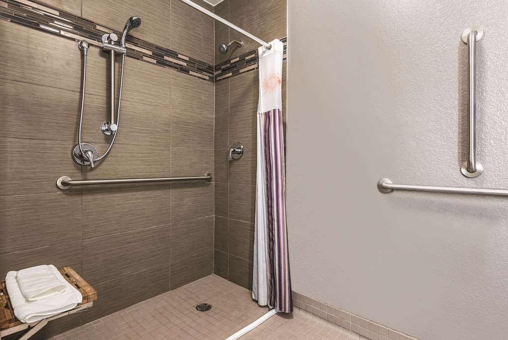 La Quinta Inn & Suites by Wyndham Orlando Lake Mary - photo 30