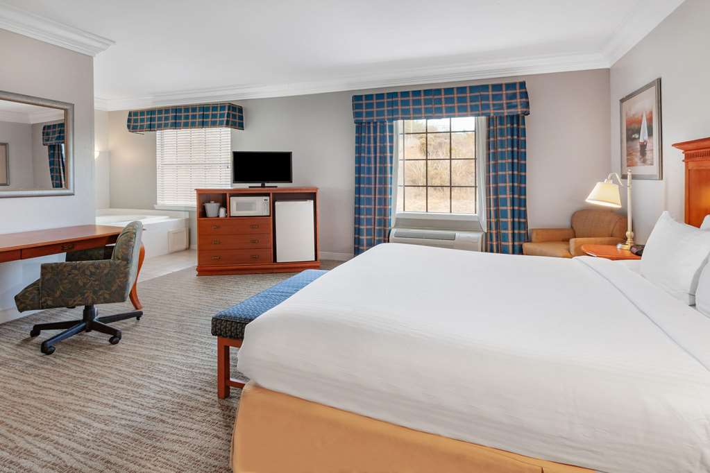 Days Inn by Wyndham Altavista - photo 31