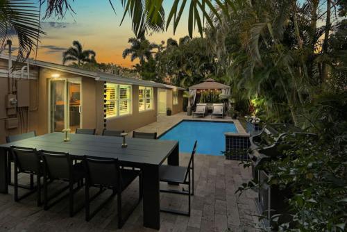 Modern 2BRHouse in Wilton Manors with a Heated Pool and KING Bed in Fort Lauderdale, United States