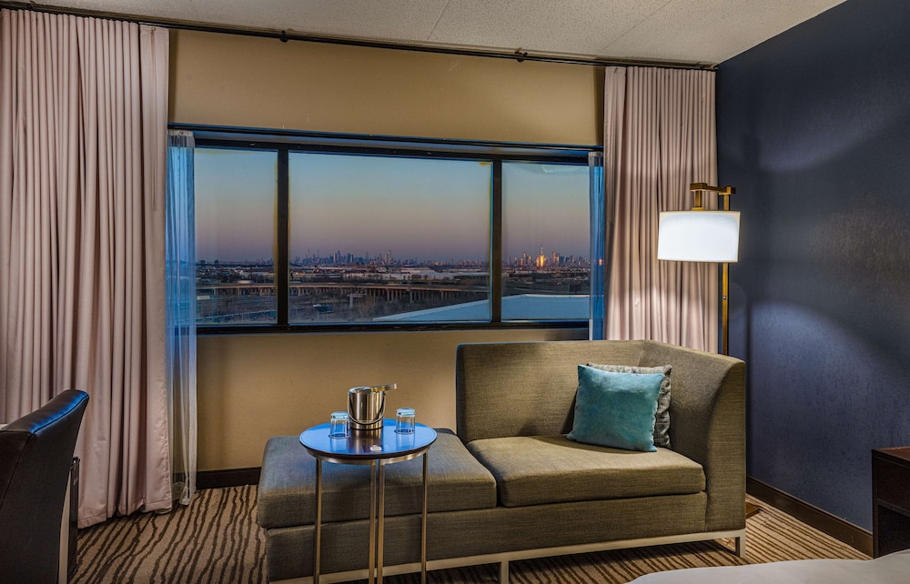DoubleTree by Hilton Hotel Newark Airport - photo 31