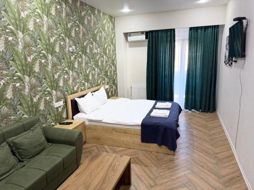 Deluxe Rooms and Apartments Near Metro