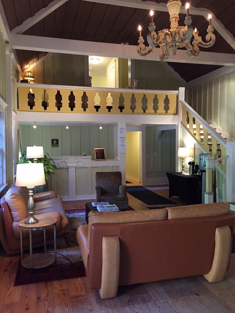 Highland Dell Lodge - photo 2