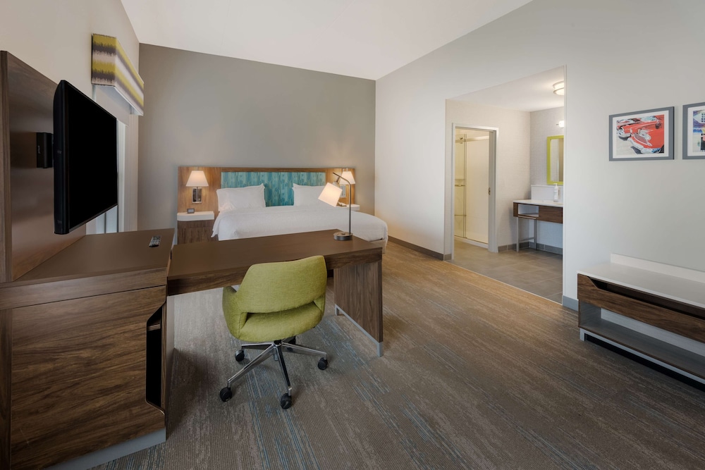 Hampton Inn & Suites Fredericksburg at Celebrate Virginia - photo 16