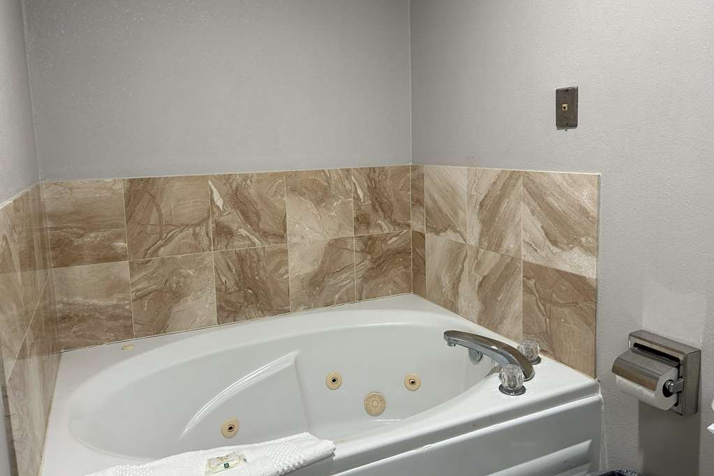 Quality Inn & Suites Tarboro Kingsboro - photo 27