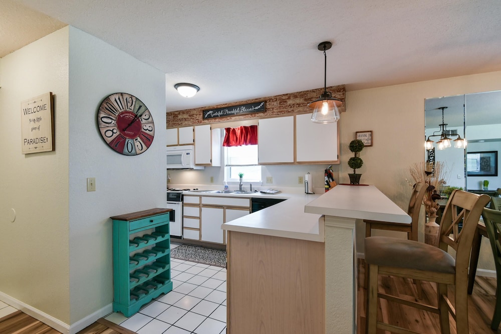 Southern Paradise Resort Amenities Close to Downtown and the Branson Landing - photo 15