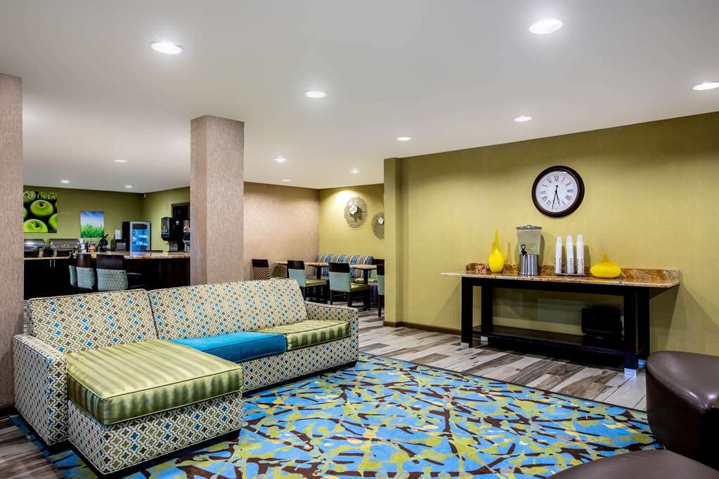 La Quinta Inn & Suites by Wyndham Emporia - photo 7