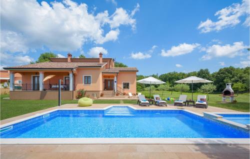 Two Bedroom Holiday Home In Tinjan — 4-Star Luxury Hotel in Tinjan, Croatia