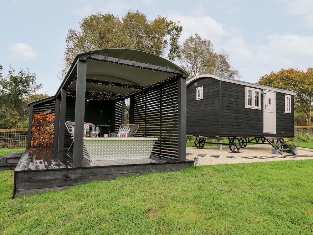 Dragonfly Shepherd’s Hut
