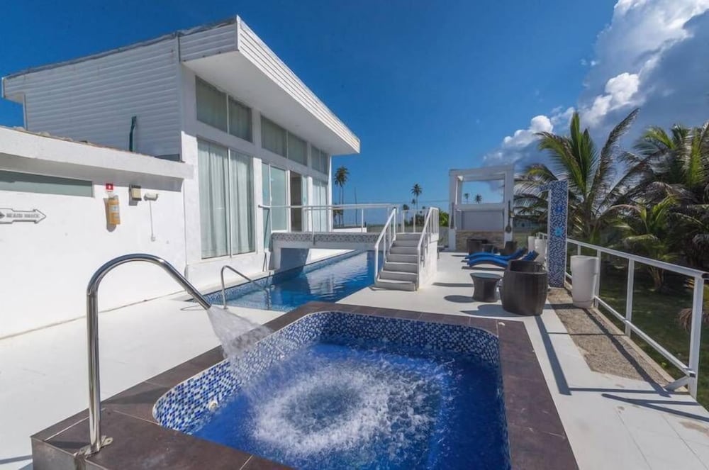 Aw Hotel Holidays Palace in San Andres, Colombia