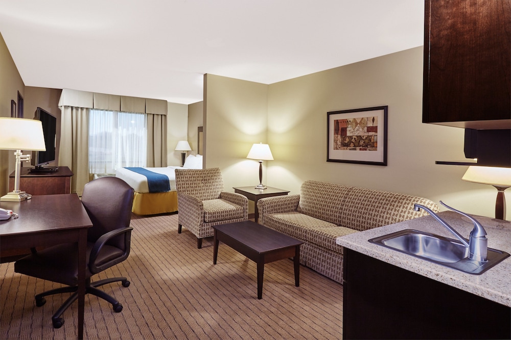 Holiday Inn Express Hotel & Suites Madison Verona by IHG - photo 11