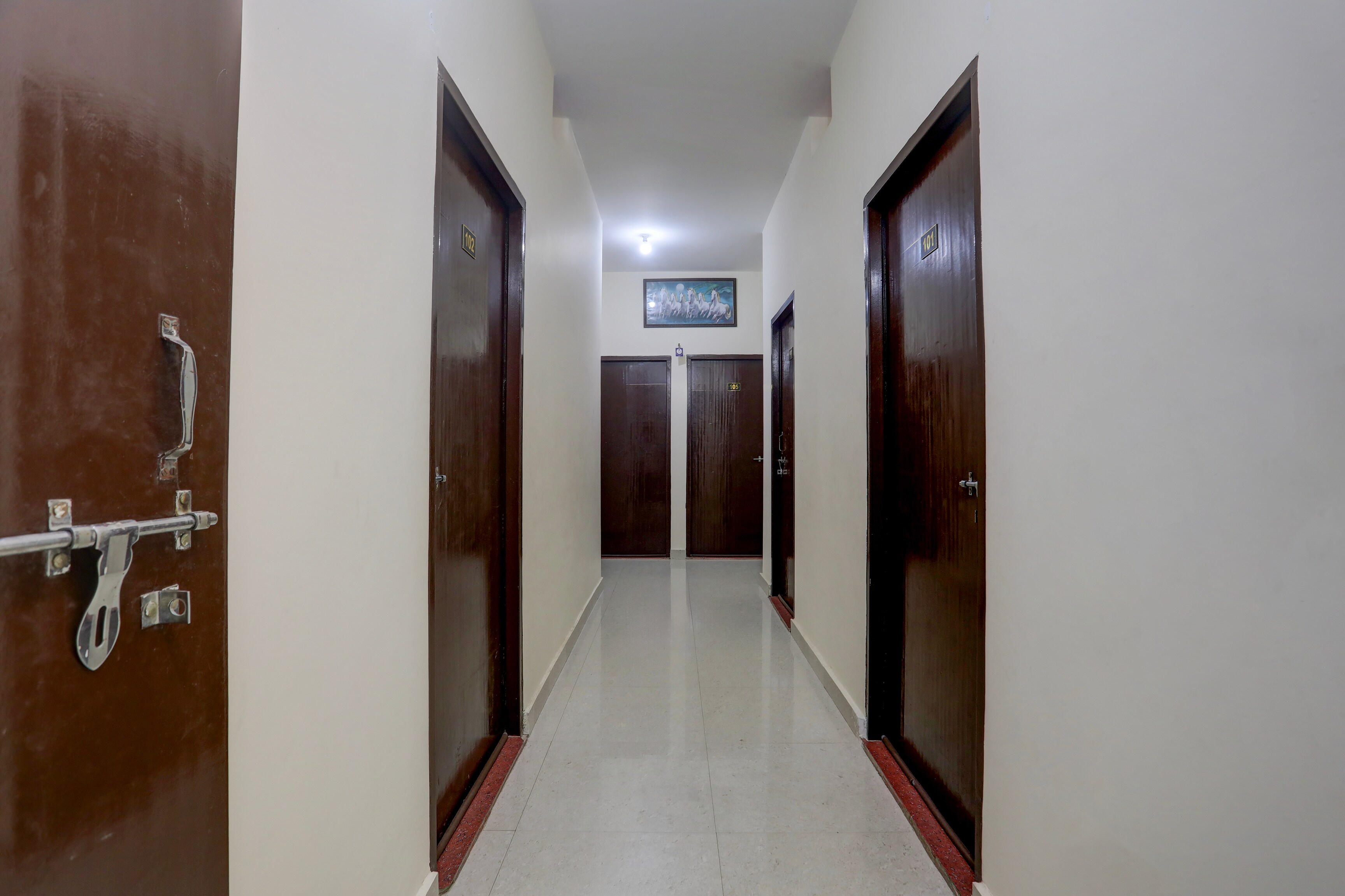 Hotel O Royal Stay Inn — Varanasi