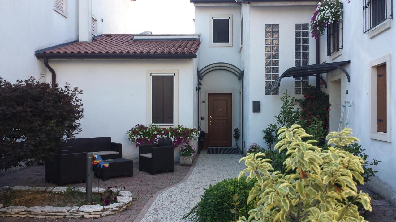 Appartamento Acero Rosso — 4-Star Luxury Hotel in Vicenza, Italy
