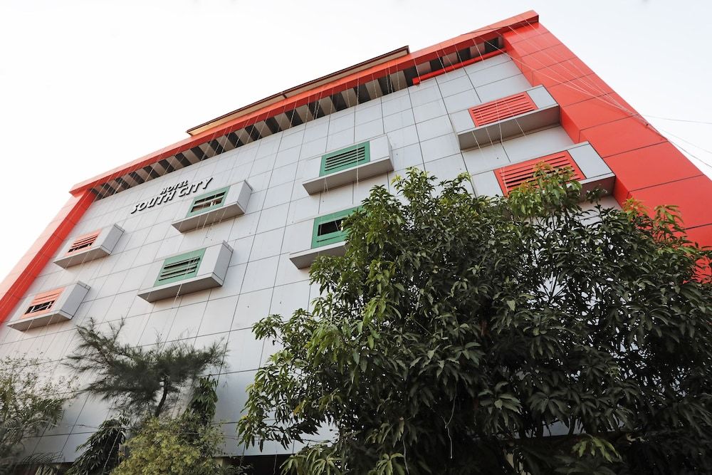 OYO 24971 Hotel South City