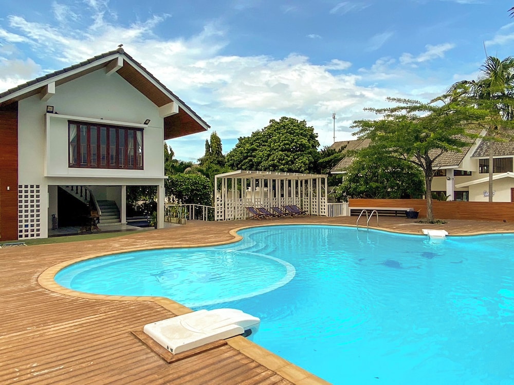 Bang Saphan Resort Hotel - carbon neutral hotel in Bang Saphan