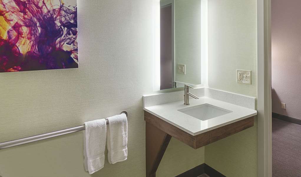 La Quinta Inn & Suites by Wyndham Orange County Airport - photo 14