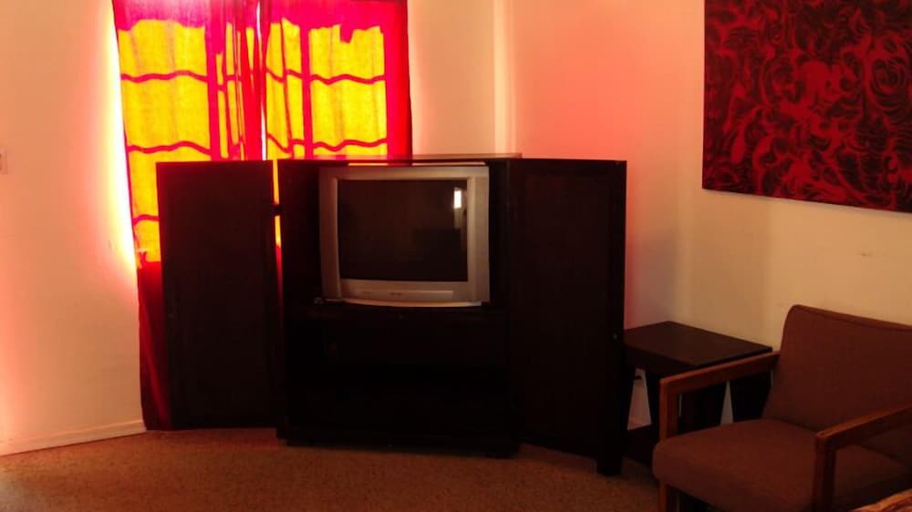 La Siesta Motel - photo 22