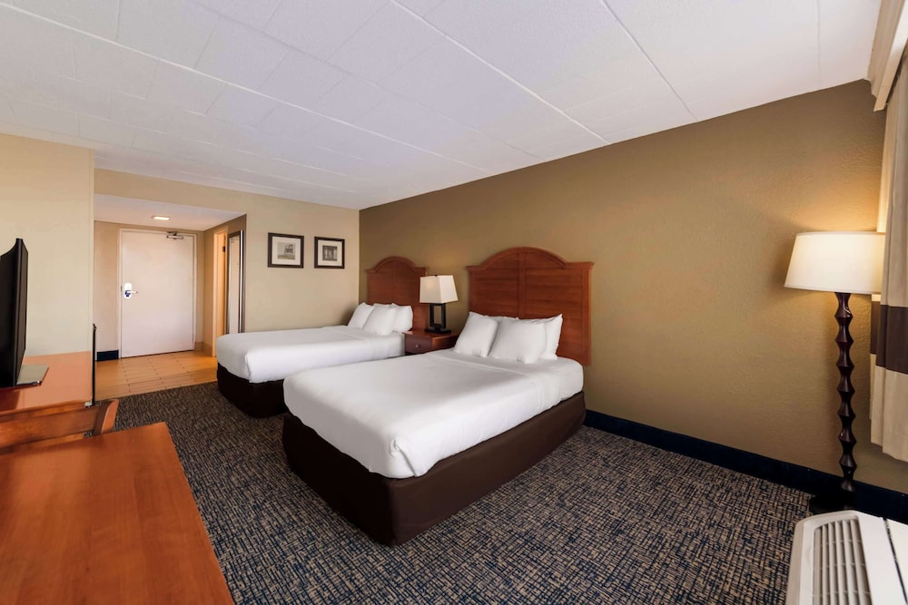 Comfort Inn South Oceanfront - photo 25