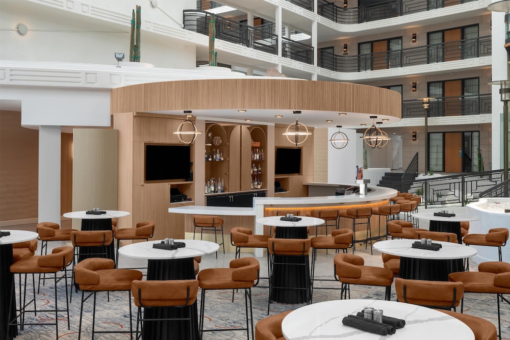 Embassy Suites by Hilton Phoenix Biltmore - photo 37