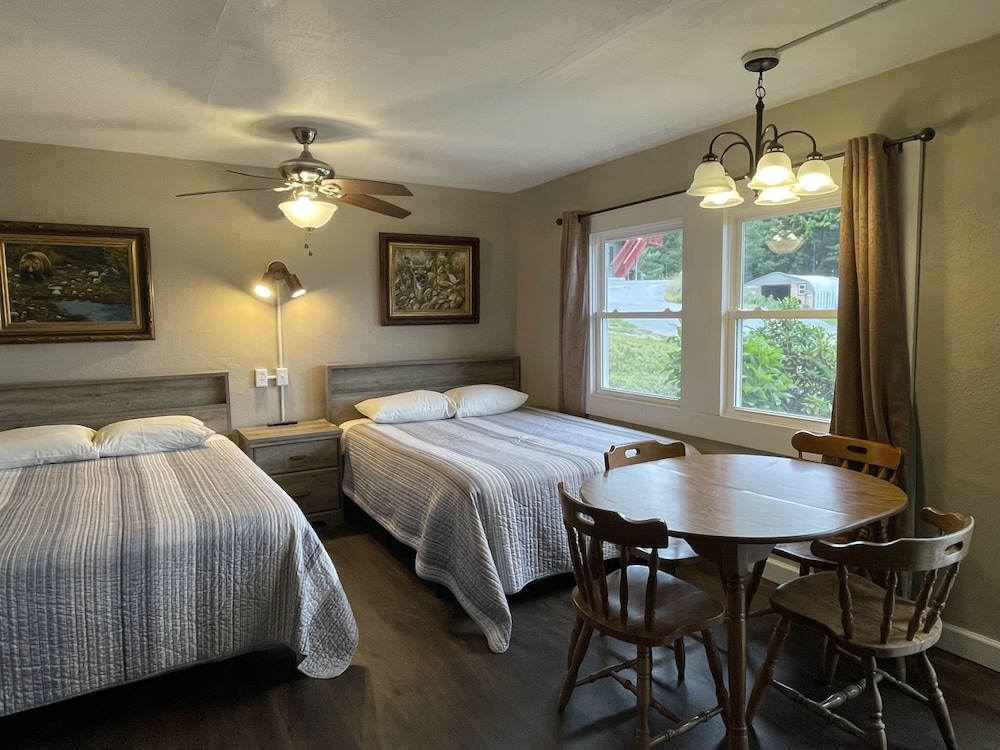 Hill View Motel and Cottages - photo 22