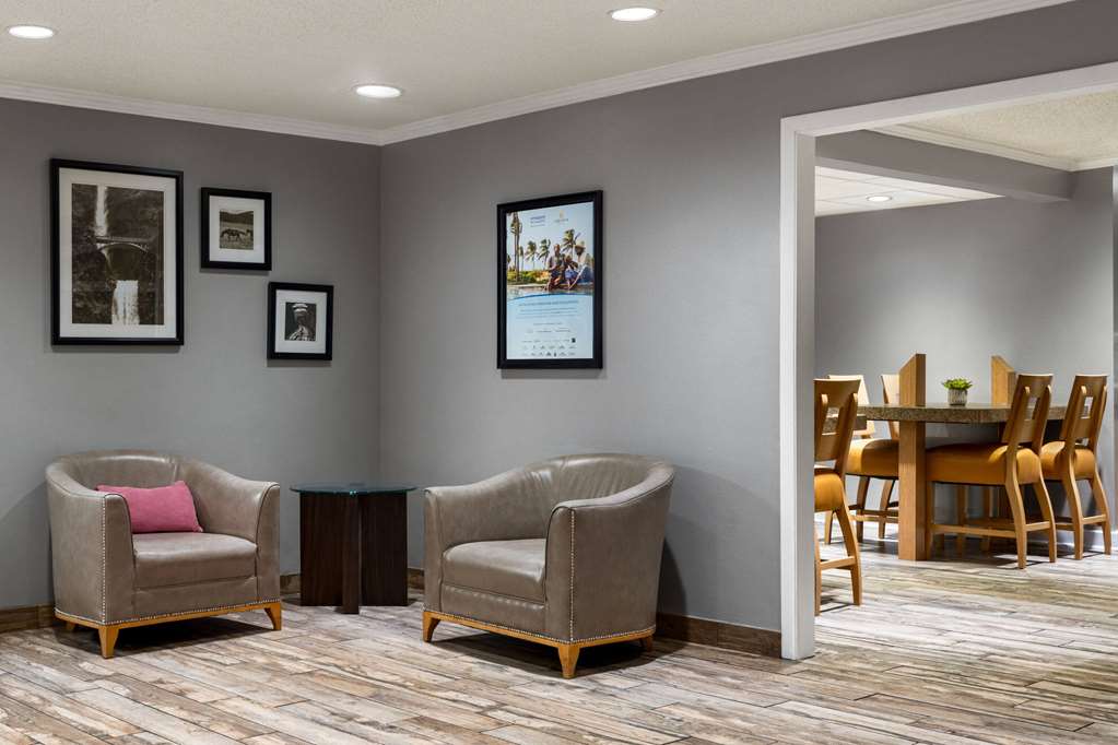La Quinta Inn & Suites by Wyndham Chicago Tinley Park - photo 8