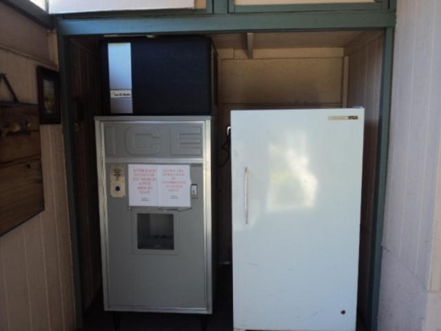 Bishop Elms Motel - photo 21