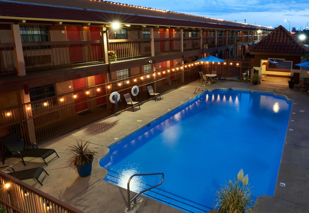 San Mateo Inn - photo 18
