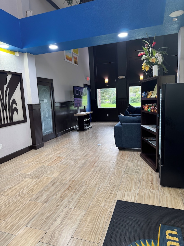 Days Inn by Wyndham Brooksville Dade City - photo 4