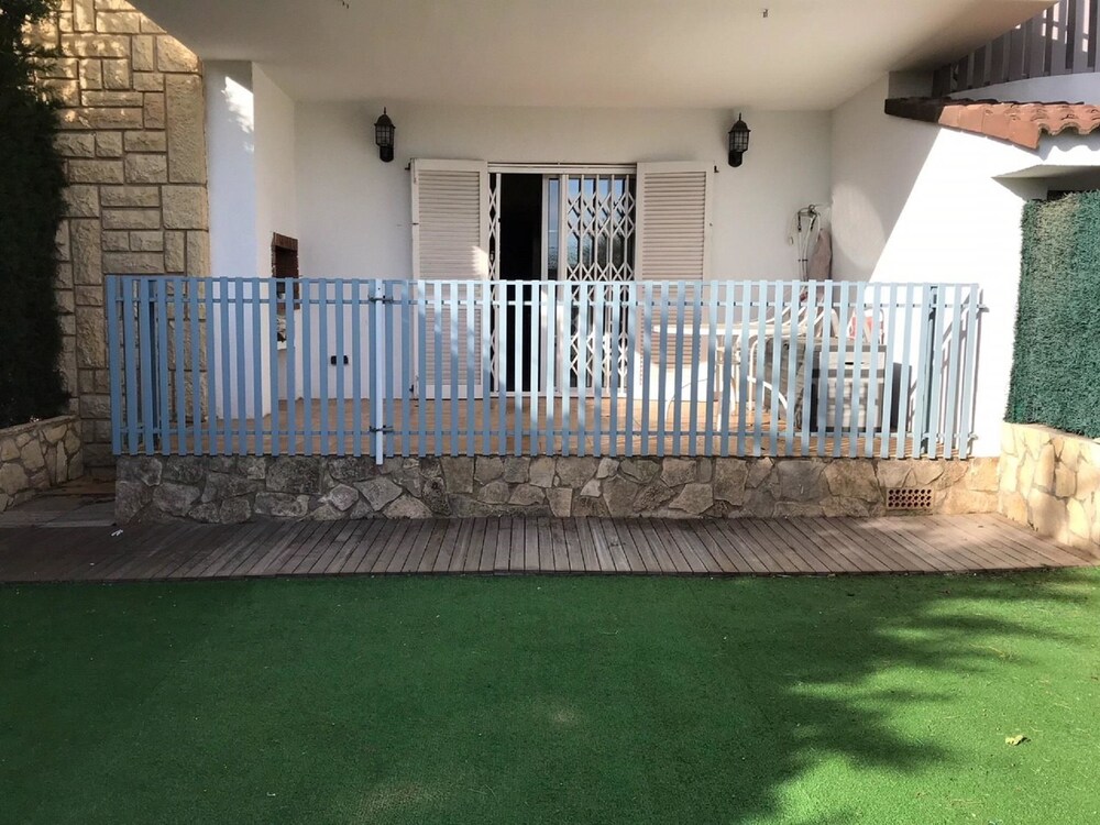 Planta Baja Cesar Martinell Con Jardin Y Barbacoa 115B in Cambrils, Spain